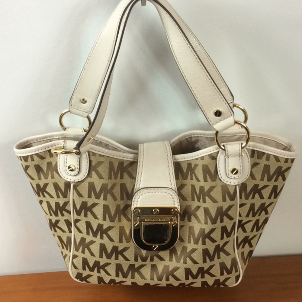 Michael Kors Charlton Jacquard Signature bag
